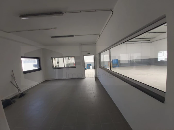 Armazém para Arrendamento em Travassô e Óis da Ribeira Foto 28