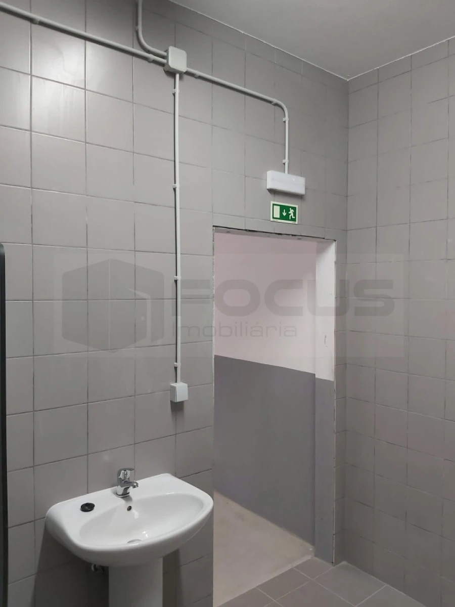 Armazém para Arrendamento em Travassô e Óis da Ribeira Foto 36