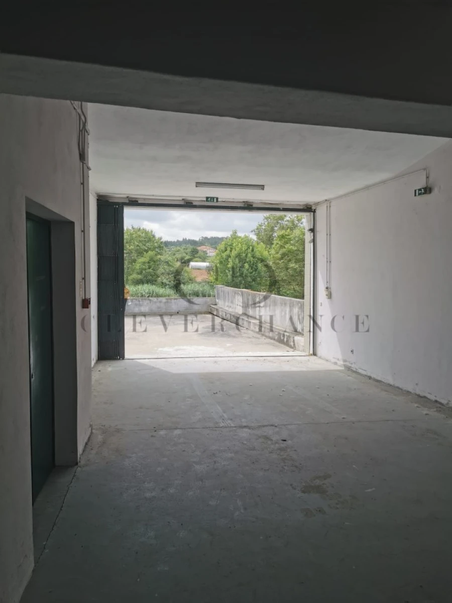 Armazém para Arrendamento em São Felix da Marinha Foto 3