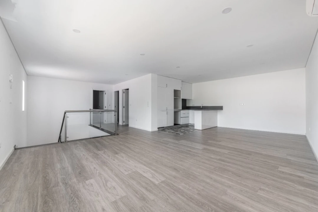 Moradia T4 para Venda em Lago Foto 11