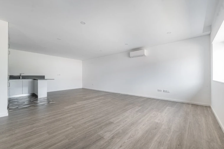 Moradia T4 para Venda em Lago Foto 10