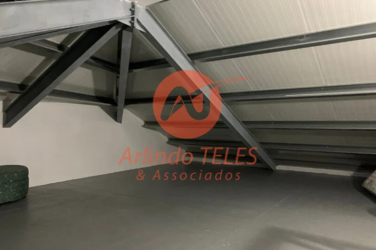 Moradia T4 para Venda em Angra (São Pedro) Foto 16