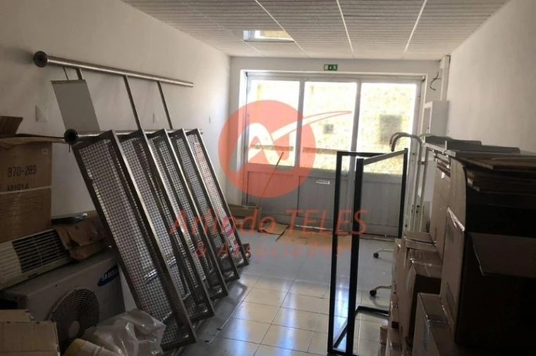 Moradia T4 para Venda em Angra (São Pedro) Foto 34