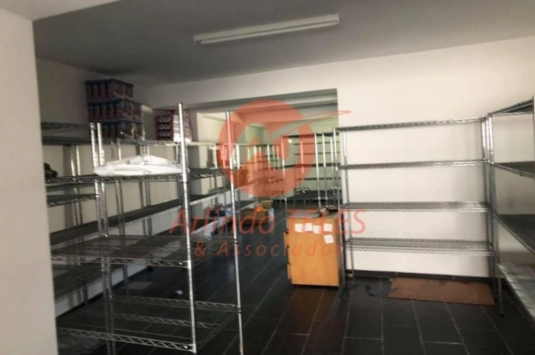 Moradia T4 para Venda em Angra (São Pedro) Foto 37