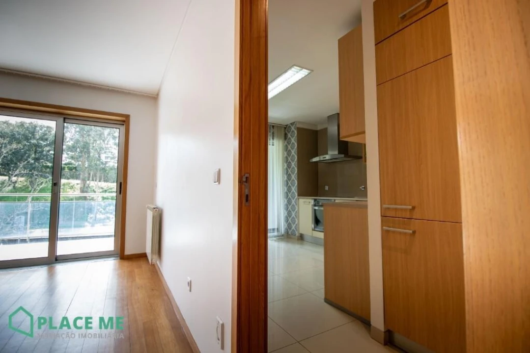 Apartamento T2 para Arrendamento em Creixomil Foto 32