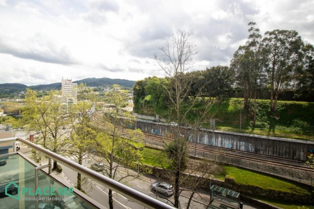 Apartamento T2 para Arrendamento em Creixomil Foto 31