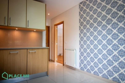 Apartamento T2 para Arrendamento em Creixomil