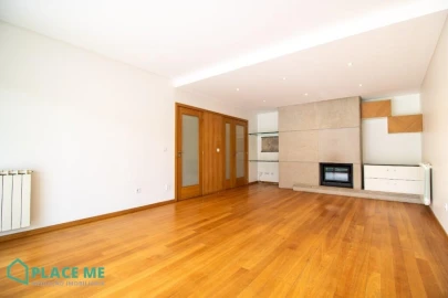 Apartamento T2 para Arrendamento em Creixomil