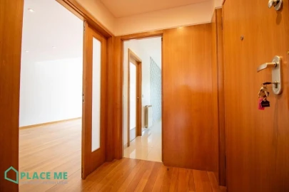 Apartamento T2 para Arrendamento em Creixomil