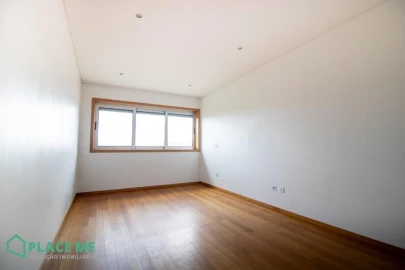 Apartamento T2 para Arrendamento em Creixomil
