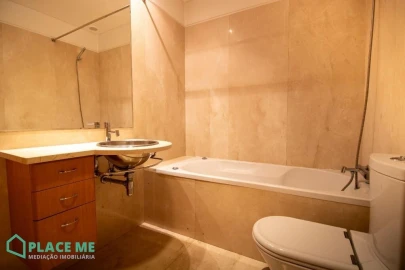 Apartamento T2 para Arrendamento em Creixomil