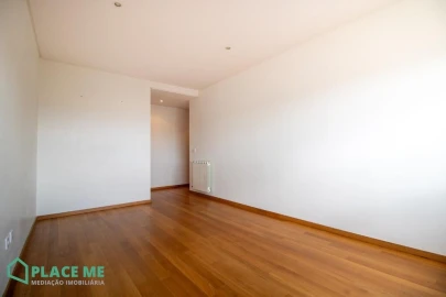 Apartamento T2 para Arrendamento em Creixomil
