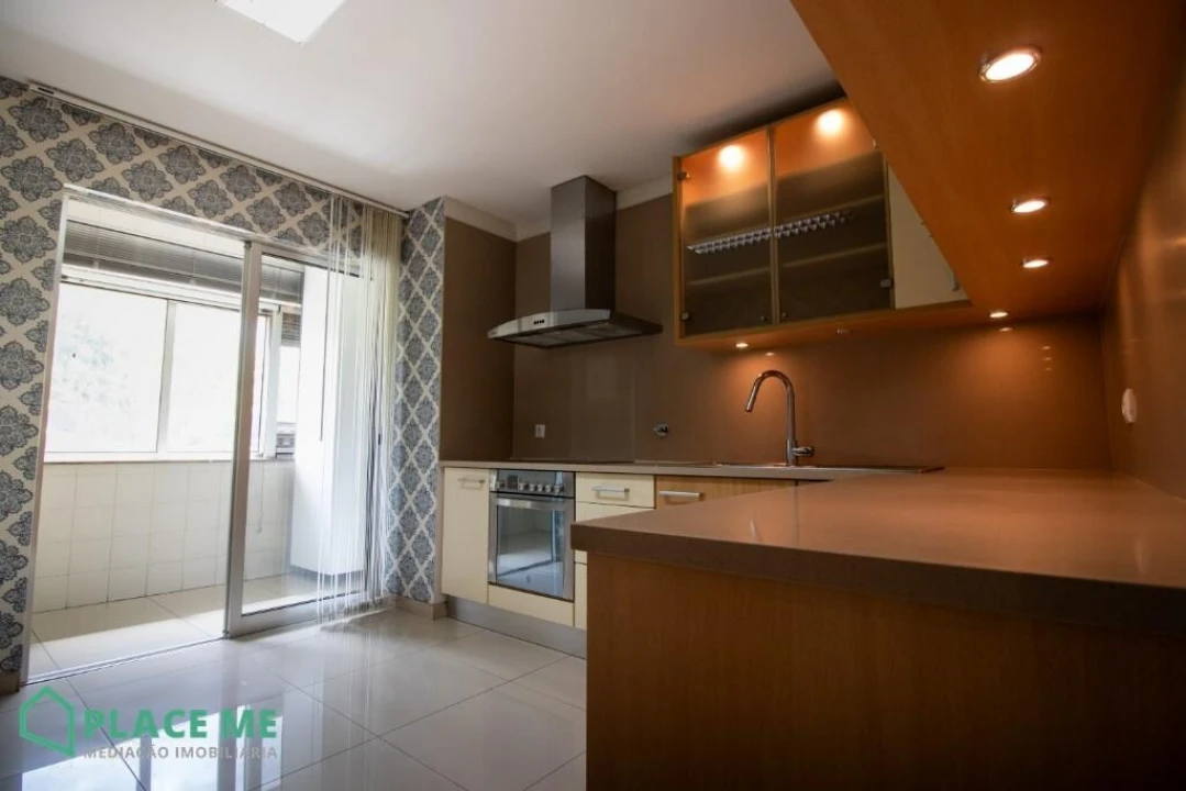 Apartamento T2 para Arrendamento em Creixomil Foto 34