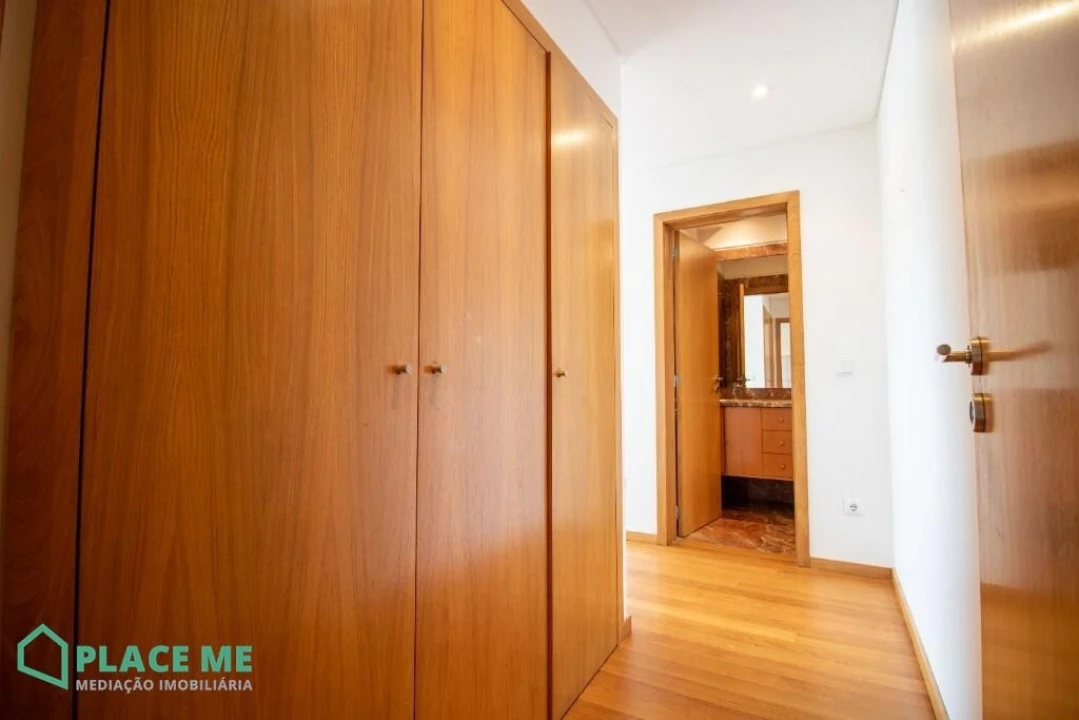 Apartamento T2 para Arrendamento em Creixomil Foto 18
