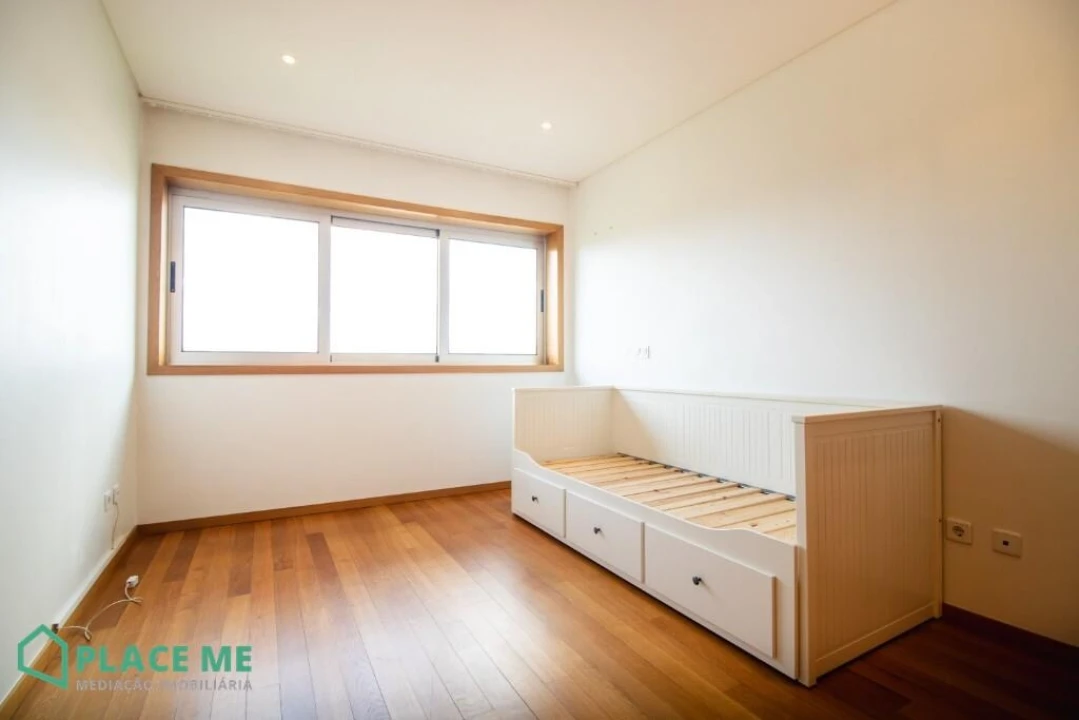 Apartamento T2 para Arrendamento em Creixomil Foto 14