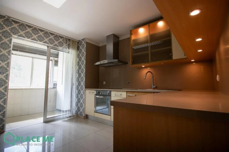 Apartamento T2 para Arrendamento em Creixomil Foto 34