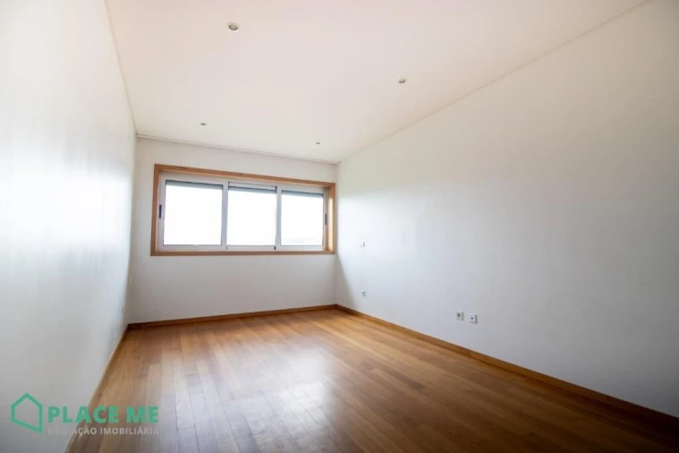 Apartamento T2 para Arrendamento em Creixomil Foto 21