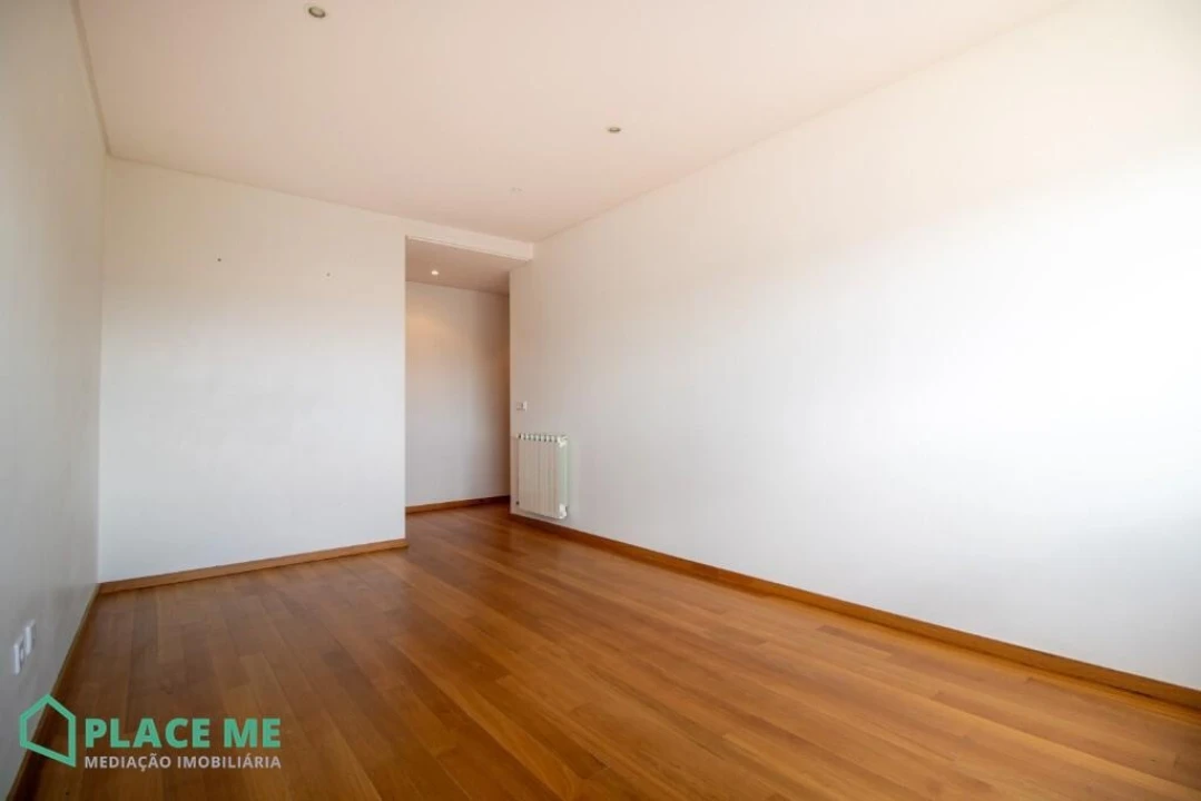 Apartamento T2 para Arrendamento em Creixomil Foto 22