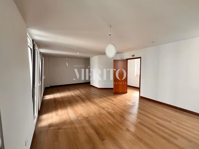 Escritório para Arrendamento em Oliveira, São Paio e São Sebastião Foto 2