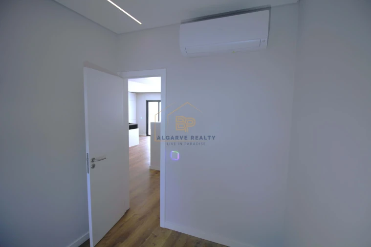 Negócio para Venda em Estômbar e Parchal Foto 8