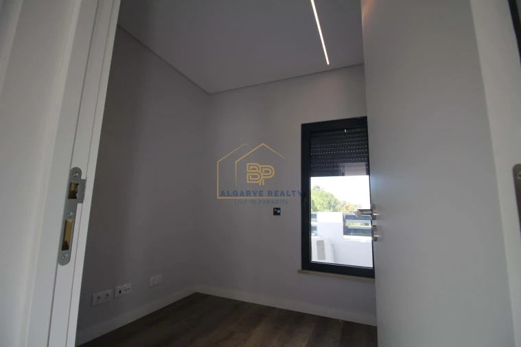 Negócio para Venda em Estômbar e Parchal Foto 7