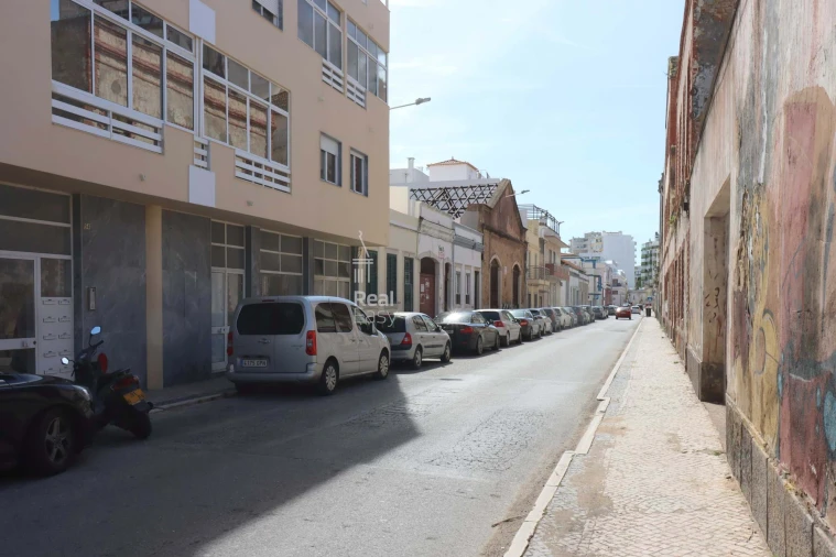 Moradia T6 para Venda em Faro (Sé e São Pedro) Foto 3