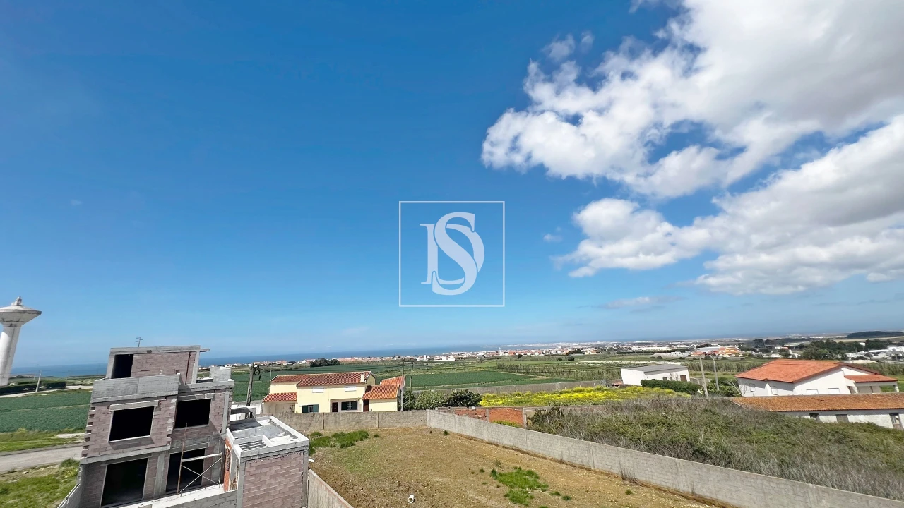 Moradia T4 para Venda em Atouguia da Baleia Foto 11