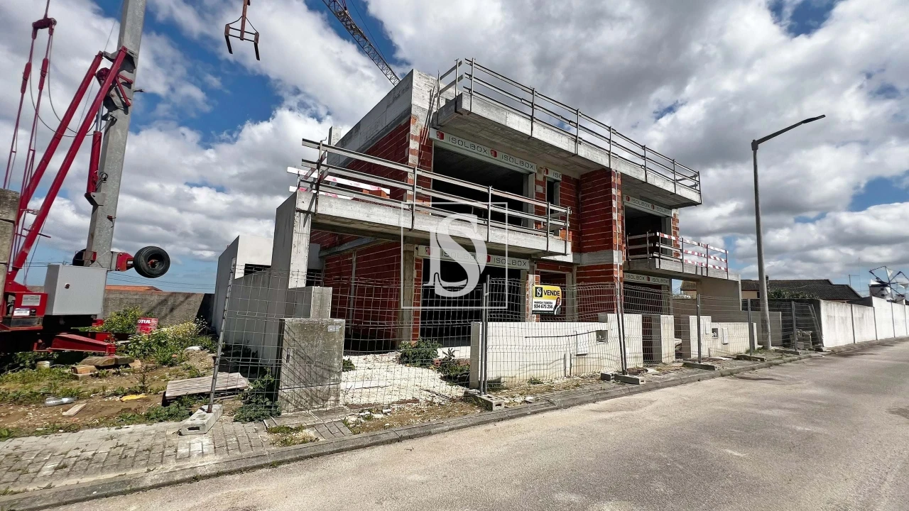 Moradia T4 para Venda em Atouguia da Baleia Foto 2