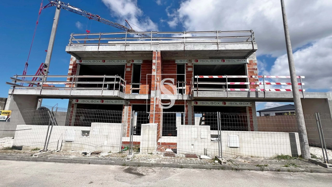 Moradia T4 para Venda em Atouguia da Baleia Foto 9