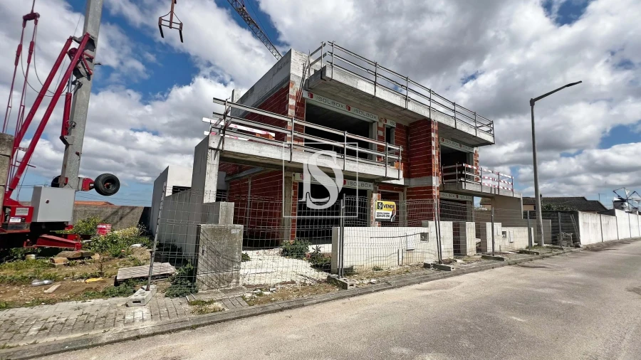 Moradia T4 para Venda em Atouguia da Baleia Foto 2