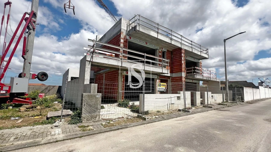 Moradia T4 para Venda em Atouguia da Baleia Foto 4