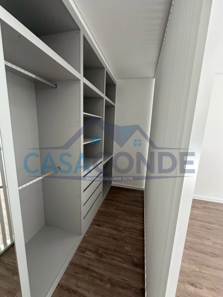 Moradia T4 para Venda em Corroios Foto 11