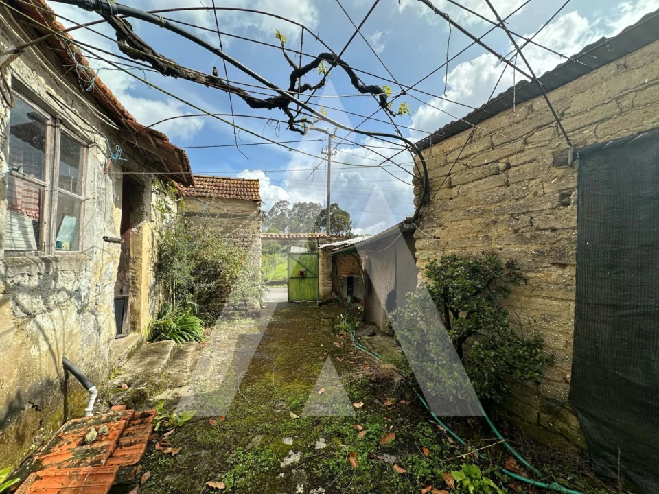 Moradia T2 para Venda em Ouca Foto 1