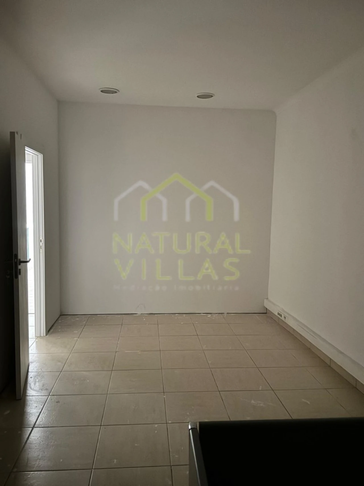 Loja para Arrendamento em Faro (Sé e São Pedro) Foto 4
