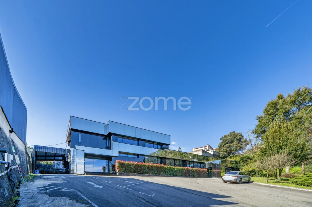 Terreno Comércio / Armazém para Arrendamento em Ferreiros e Gondizalves Foto 1