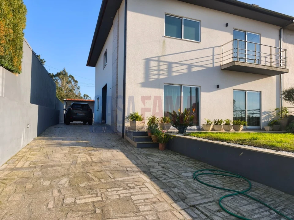 Moradia T4 para Venda em Junqueira Foto 2