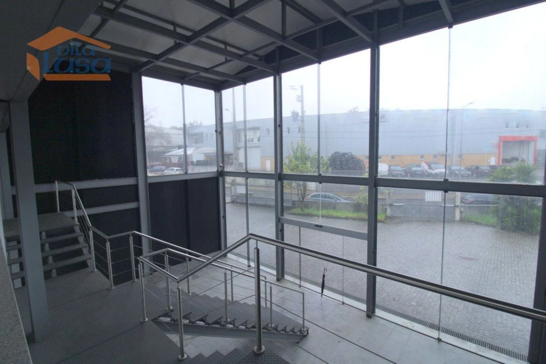 Armazém para Venda em São João da Madeira Foto 3