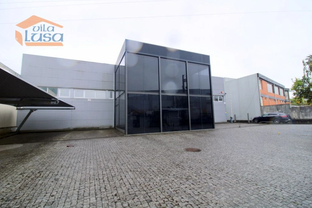 Armazém para Venda em São João da Madeira Foto 1