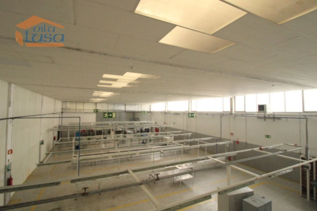 Armazém para Venda em São João da Madeira Foto 12