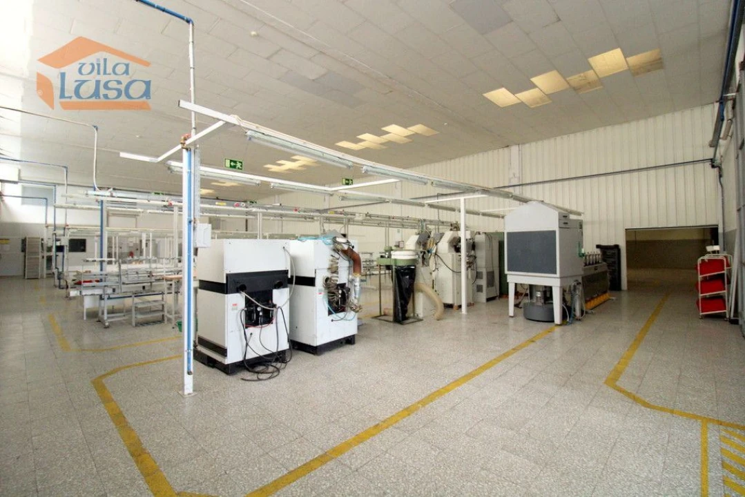 Armazém para Venda em São João da Madeira Foto 16