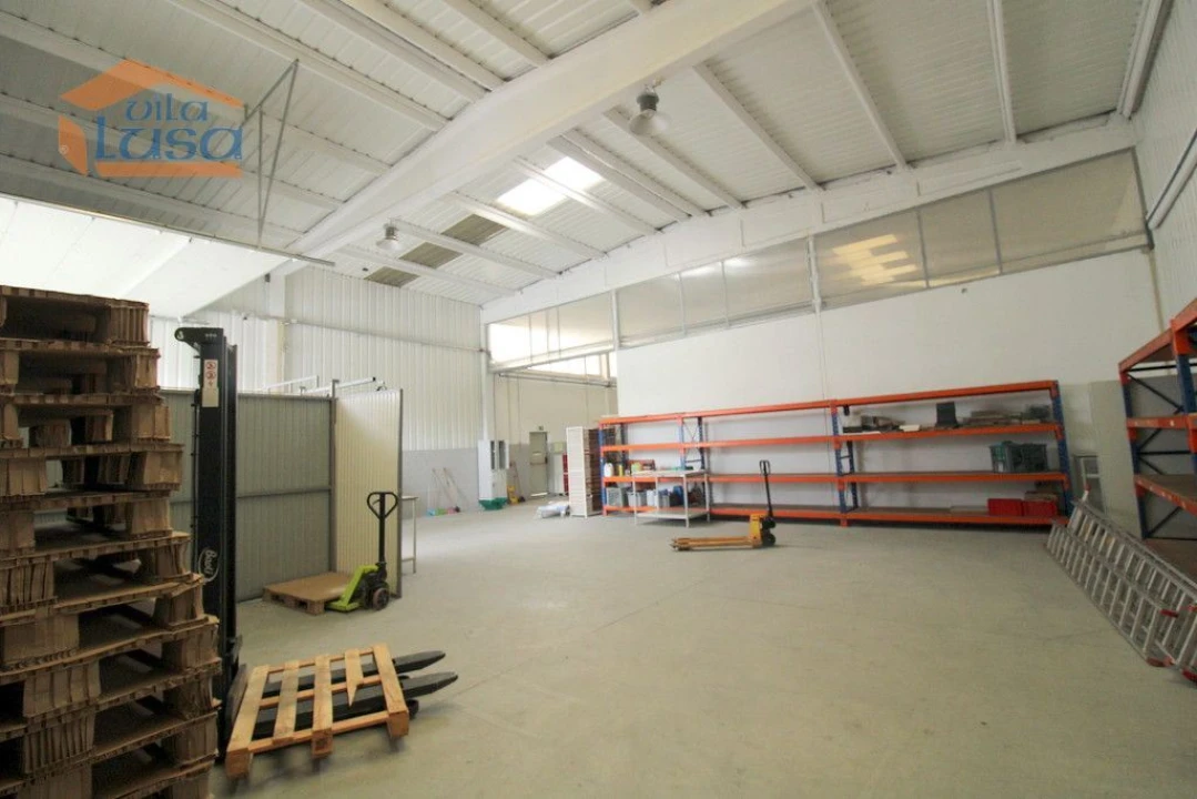 Armazém para Venda em São João da Madeira Foto 20