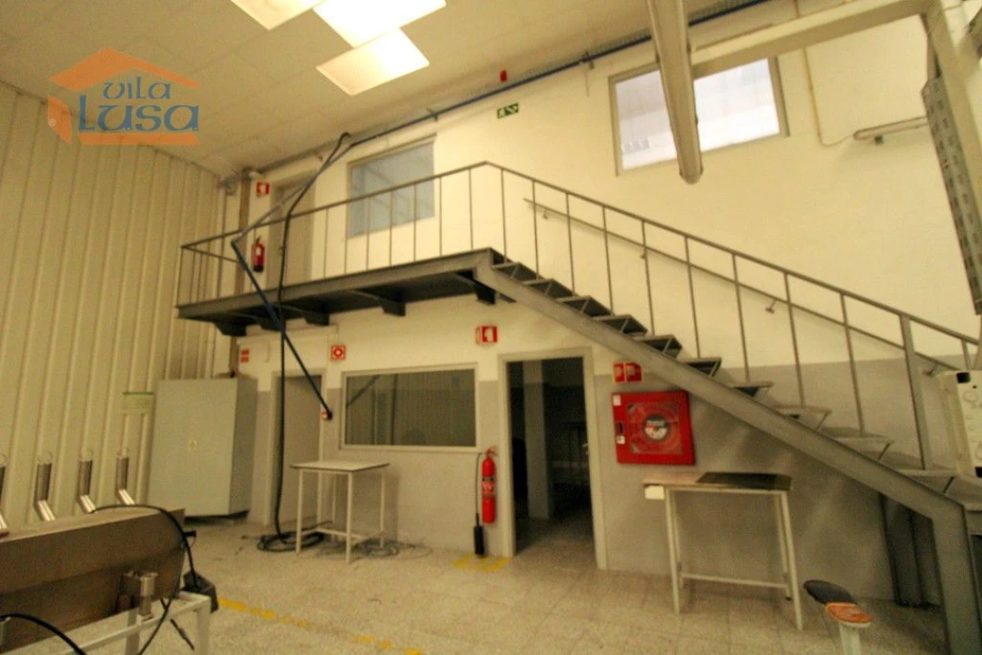 Armazém para Venda em São João da Madeira Foto 23