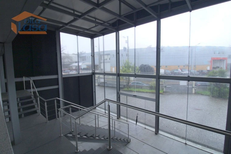 Armazém para Venda em São João da Madeira Foto 3