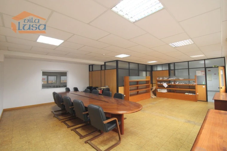 Armazém para Venda em São João da Madeira Foto 6