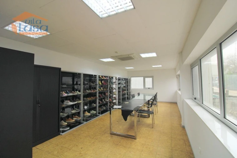 Armazém para Venda em São João da Madeira Foto 7