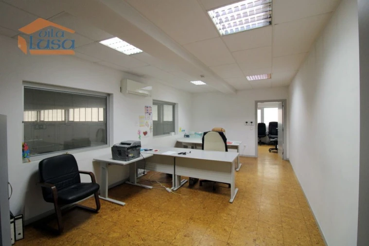 Armazém para Venda em São João da Madeira Foto 10