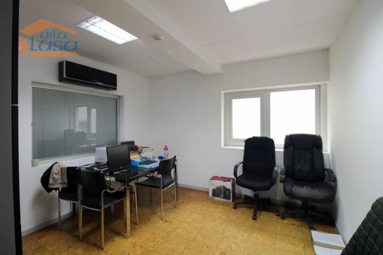 Armazém para Venda em São João da Madeira Foto 9