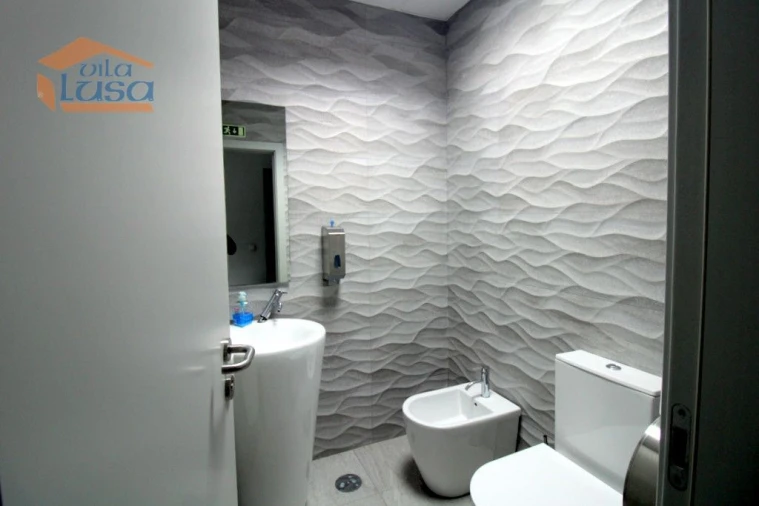 Armazém para Venda em São João da Madeira Foto 11