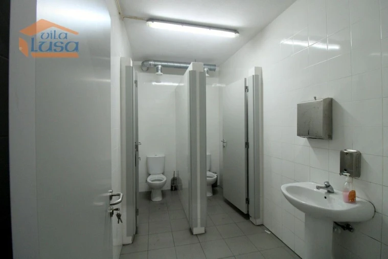 Armazém para Venda em São João da Madeira Foto 14