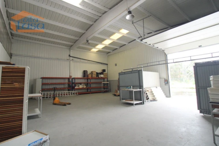 Armazém para Venda em São João da Madeira Foto 15